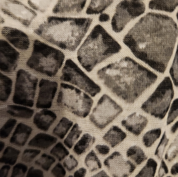 Tops - Picture 5 of 16